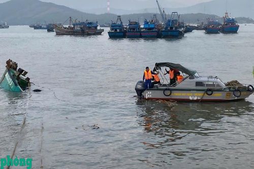 Quảng Trị: 4 thuyền viên được kịp thời được ứng cứu khi tàu cá bị chìm trên biển