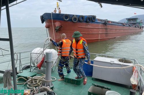 Lai dắt an toàn tàu hàng bị hỏng máy, trôi neo trên vịnh Đà Nẵng