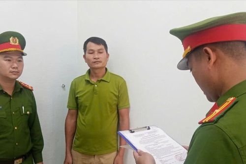 Bực tức vì bạn nhậu bị trêu, người đàn ông vác dao chém người trọng thương