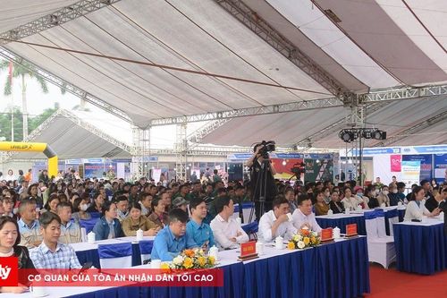 Tuyên truyền pháp luật về bảo hiểm xã hội và công đoàn cho người lao động
