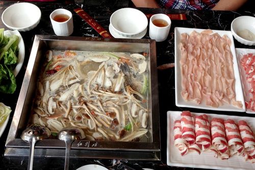 Ăn lẩu cay liên tiếp 3 ngày, người phụ nữ phải đi cấp cứu, phẫu thuật khẩn