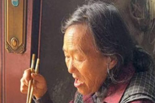 Bà lão thất lạc 50 năm tìm thấy người thân chỉ sau 2 giờ nhờ cộng đồng mạng