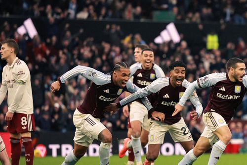 Arsenal sảy chân tai hại: Ngoại hạng Anh cảm ơn Unai Emery