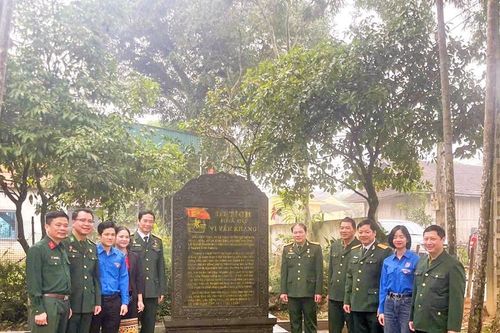 Hội Cựu Chiến binh cơ quan Tỉnh ủy thăm các địa chỉ đỏ tại miền Tây Nghệ An