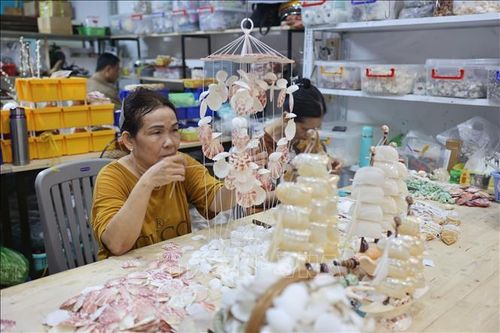 Bền bỉ 'thổi hồn' vào sò ốc