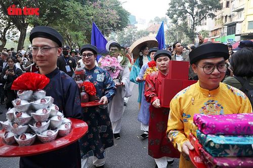 Sắc màu Việt phục làm sống dậy nghi lễ cưới truyền thống