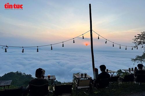 Đồn Đèn – 'ban công trời' mới của Thái Nguyên hút giới trẻ săn mây