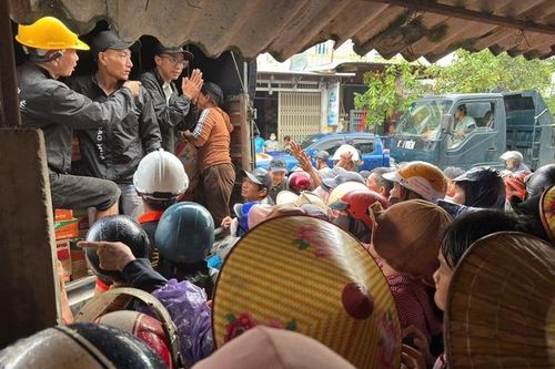 Đoàn cứu trợ về từ vùng lũ Nam Trung Bộ: 'Nghe giọng Huế, bà con quý lắm'