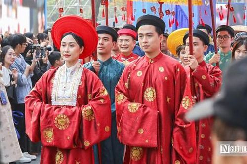 Hà Nội: 800 người mặc Việt phục tái hiện lễ cưới tại hồ Gươm