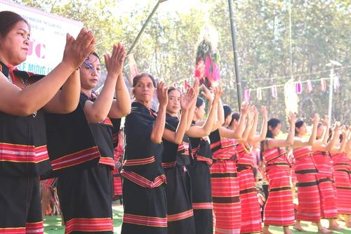 Dấu ấn phụ nữ Giẻ Triêng trong giữ gìn văn hóa truyền thống