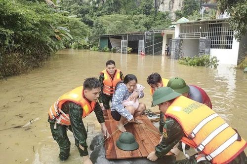 Chủ động phương án di dời người dân sinh sống trong vùng có nguy cơ bị sạt lở