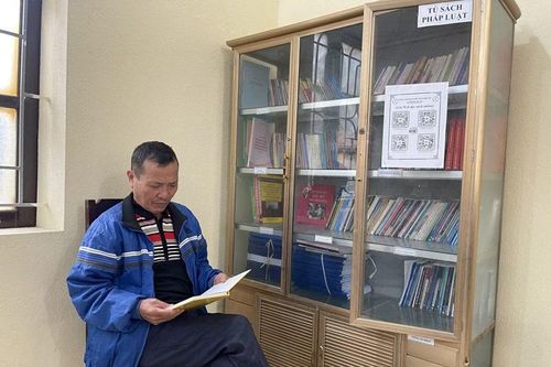 'Ngọn lửa' nhỏ giữ tri thức lớn