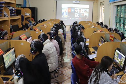 Hơn 100 học sinh, sinh viên tham gia phiên giao dịch việc làm trực tuyến