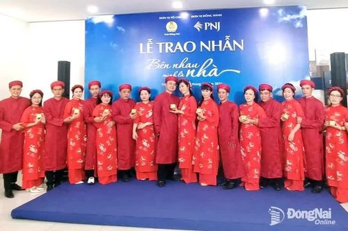 Trao nhẫn cưới cho 12 cặp đôi công nhân Đồng Nai tham gia đám cưới tập thể năm 2025