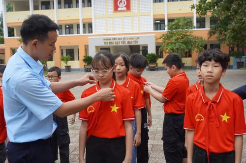 Người bạn lớn của đội viên
