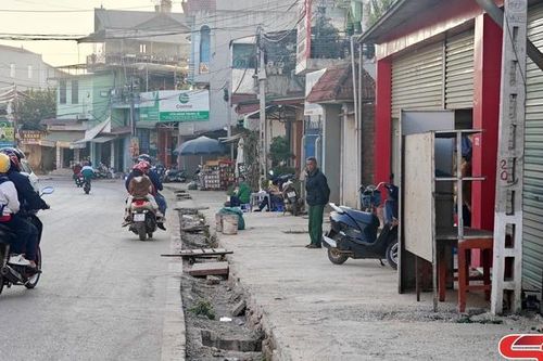 Cần sớm hoàn thành việc thi công hè tuyến đường 20/11