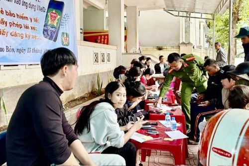 Rộn ràng 'Ngày thứ Bảy số' ở vùng biên Lao Bảo