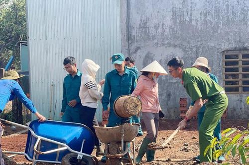 Người thầy giáo CAND hết lòng với đồng bào dân tộc thiểu số