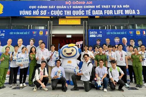 Chọn 30 đội xuất sắc vào vòng triển lãm cuộc thi Data for Life 2025
