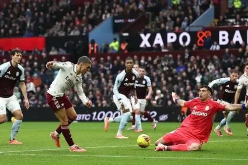 Arsenal gục ngã ở những phút bù giờ