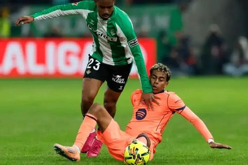 Ferran Torres giúp Barcelona củng cố ngôi đầu