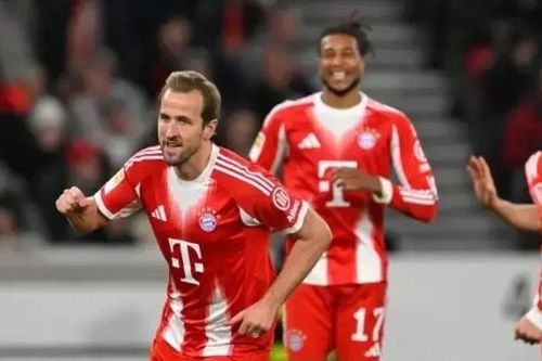 Bayern Munich duy trì khoảng cách 8 điểm với RB Leipzig