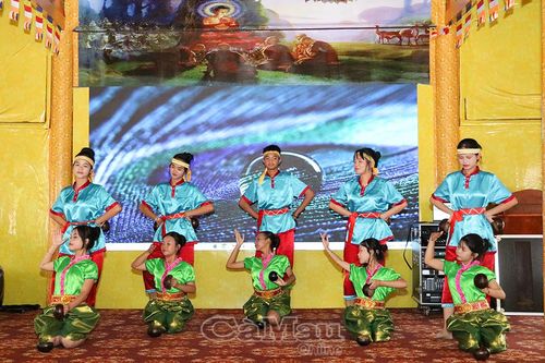 Bồi dưỡng kiến thức văn hóa DTTS cho đội ngũ nhân lực trẻ