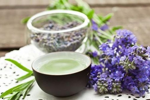 Người mất ngủ nên uống trà gì để cải thiện giấc ngủ?