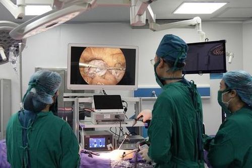 Đau bụng bất thường, cụ bà 80 tuổi phát hiện mắc u nang quái buồng trứng