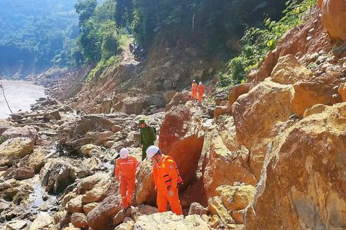 Công ty điện lực Nghệ An vượt khó khăn, quyết tâm với công trình điện về vùng lõm