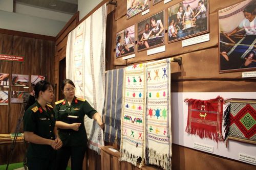 TP.HCM: Cuối năm, dòng người tìm về di tích, bảo tàng