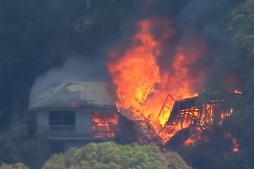 70 đám cháy tàn phá New South Wales, Australia kích hoạt cứu trợ khẩn cấp