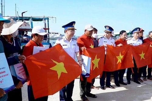 Vững vàng 'thế trận lòng dân' trên biển