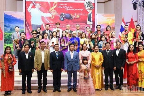 Đêm đông bắc Thái Lan rộn ràng với 'Tiếng hát kiều bào-Nghĩa tình quê hương'