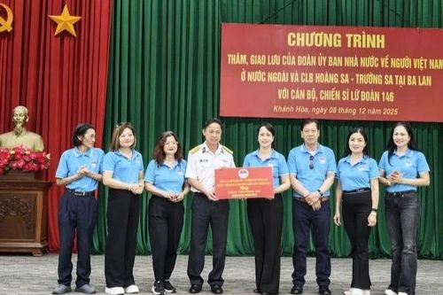 Cộng đồng người Việt tại Ba Lan trao tặng Vườn rau xanh cho đảo Trường Sa lớn