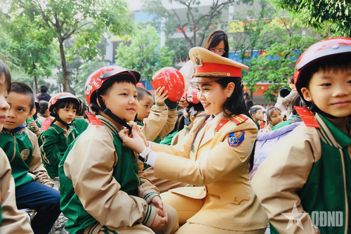Tuyên truyền Luật trật tự an toàn giao thông đối với học sinh Trường Tiểu học Trung Tự