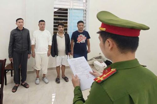 Khởi tố nhóm đối tượng bắt giữ người trái phép