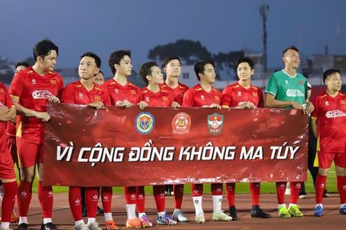 Trận bóng đá Lan tỏa yêu thương 2025 mang 1,2 tỷ đồng đến đồng bào khó khăn