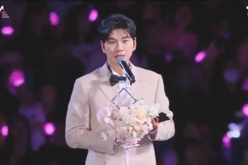 Cư dân mạng phản ứng khi Lee Yi Kyung phủ nhận cáo buộc liên quan đến bài phát biểu nhận giải 'AAA 2025'