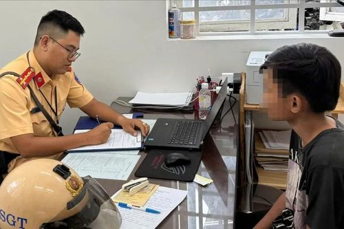 Xử lý nhóm thanh niên 'bốc đầu' xe để câu view
