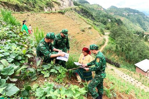 Ngọn lửa giữ biên cương 'đỉnh trời' Mỏ Phàng