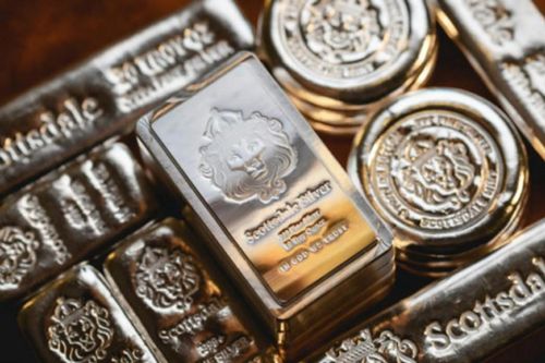Điều gì khiến giá bạc tăng vọt ngoạn mục?