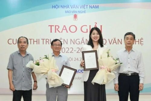 Nốt lặng sau những ồn ào văn chương 2025