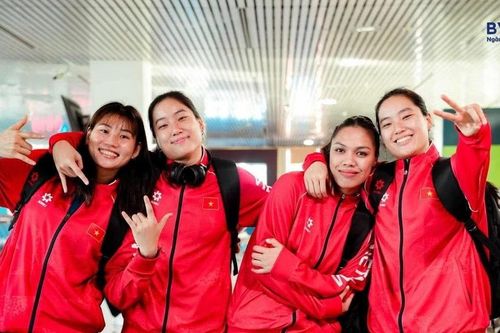Chị em Thảo Vy, Thảo My rạng rỡ cùng đội tuyển bóng rổ Việt Nam lên đường tham dự SEA Games 33