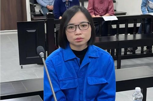 Nhân viên ngân hàng mời khách hàng mở thẻ tín dụng rồi chiếm đoạt tiền