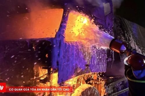 Quảng Trị: Cháy xe chở viên nén năng lượng