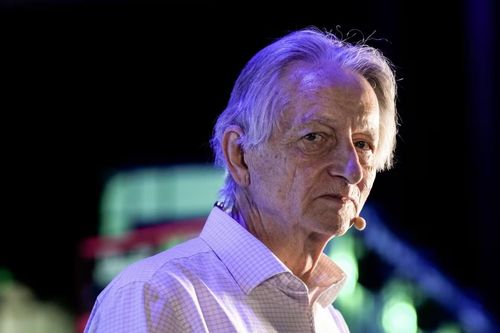'Bố già AI' Geoffrey Hinton: Google đang bắt đầu vượt OpenAI