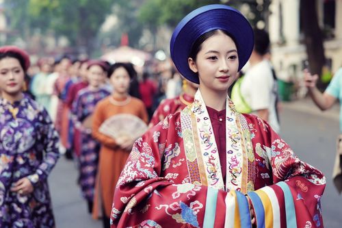 Hàng trăm nghìn người đổ về Hồ Gươm trong 'Ngày hội Việt Nam Hạnh Phúc 2025'