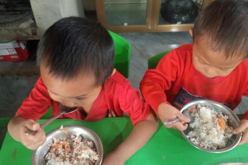 Mạnh thường quân tố không liên lạc được người nhận tiền Nuôi em, công an vào cuộc