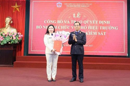 Trao quyết định bổ nhiệm Phó Hiệu trưởng Trường Đại học Kiểm sát